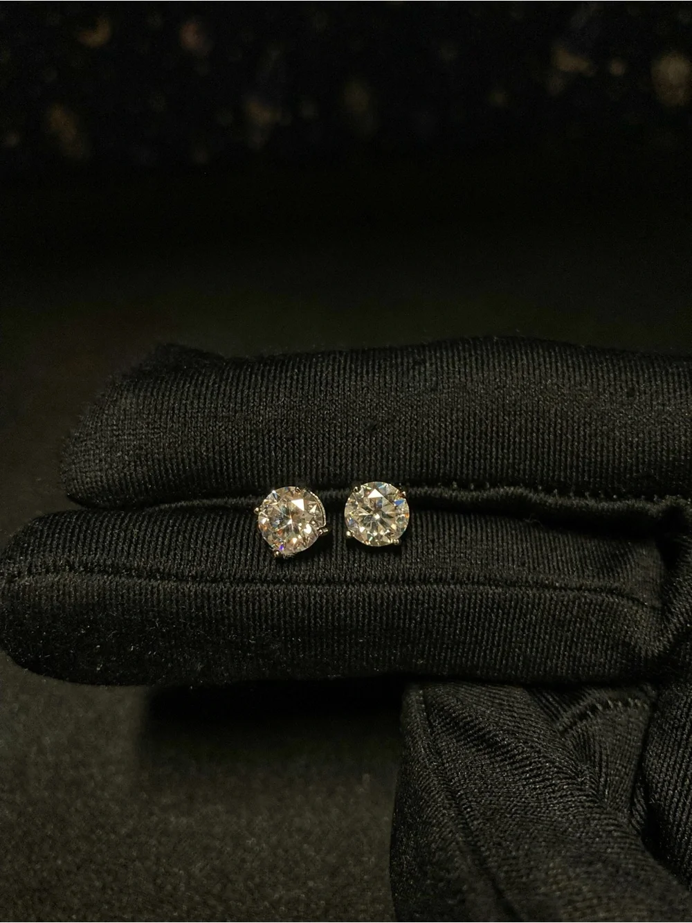 ✨ BRAND NEW 925 STERLING SILVER MOISSANITE EARRINGS ✨